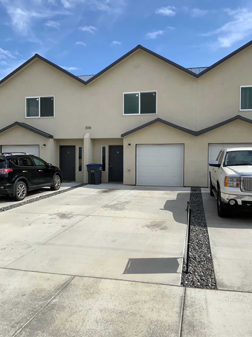 Quincy Townhome: 306 F St NE