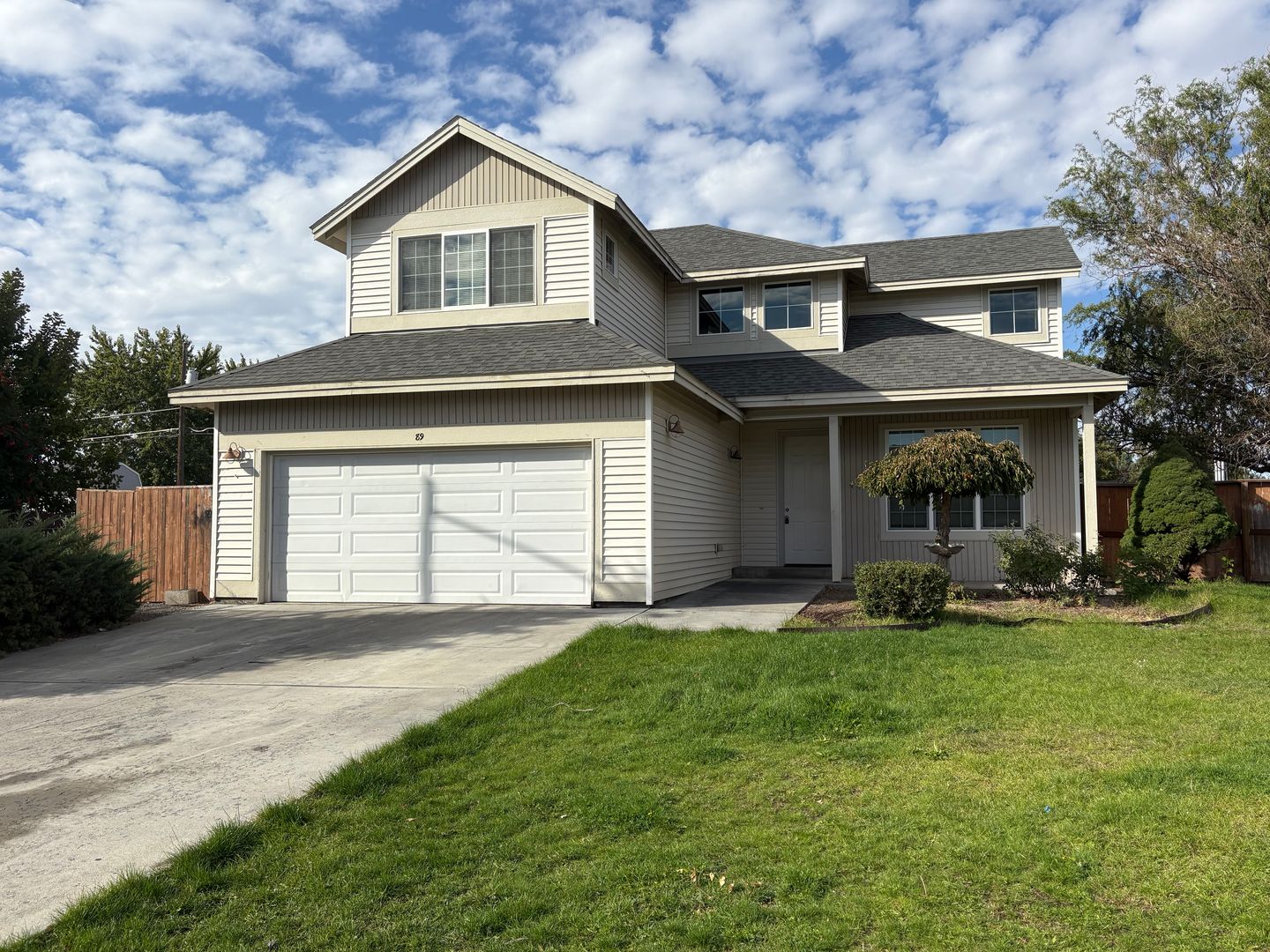 Ephrata House: 89 1st Circle