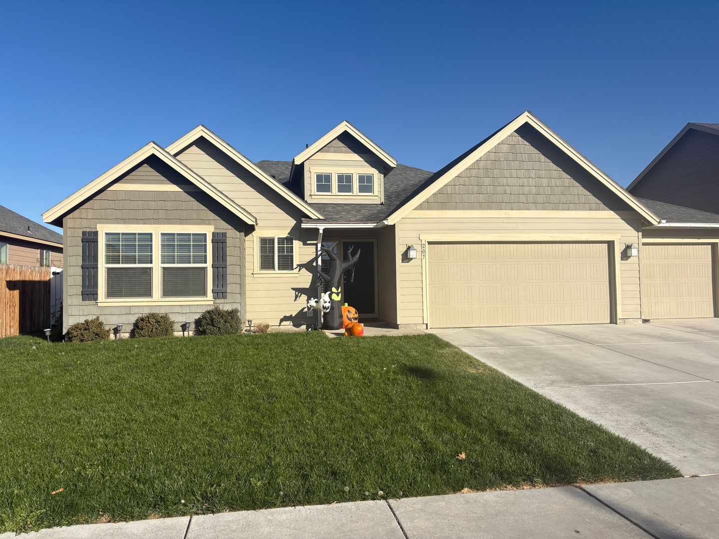 Quincy House: 207 J St NE