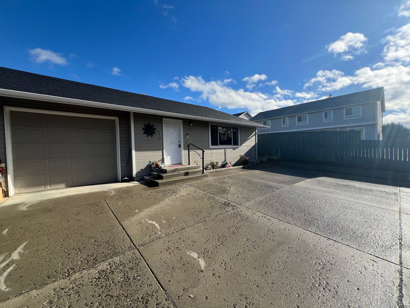 East Wenatchee Townhome: 1017 Baker Ave