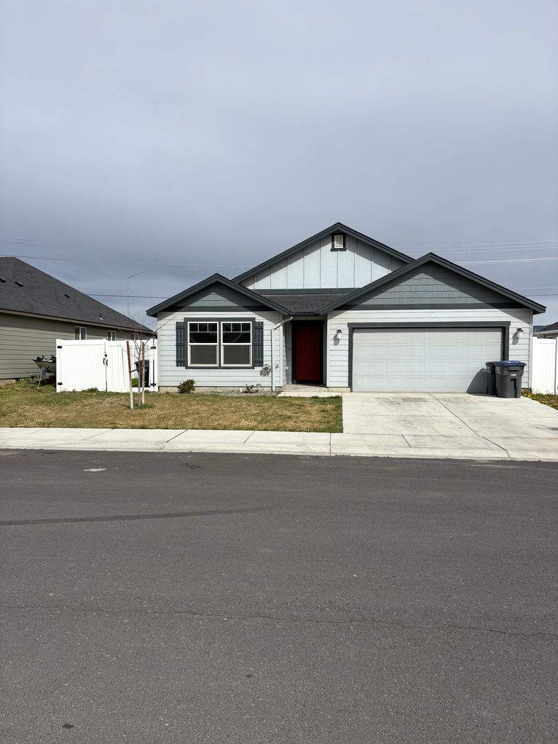 Quincy House: 725 L NE