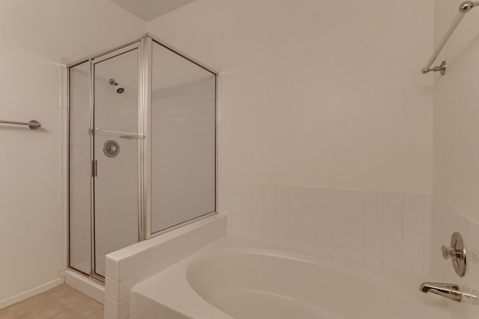 Henderson House: 2201 Ramsgate Dr #1122