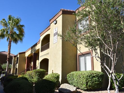RARE 2nd floor 3 BEDROOM condo in the heart of Seven Hills in gated Horizons @ Seven Hills – photo 1