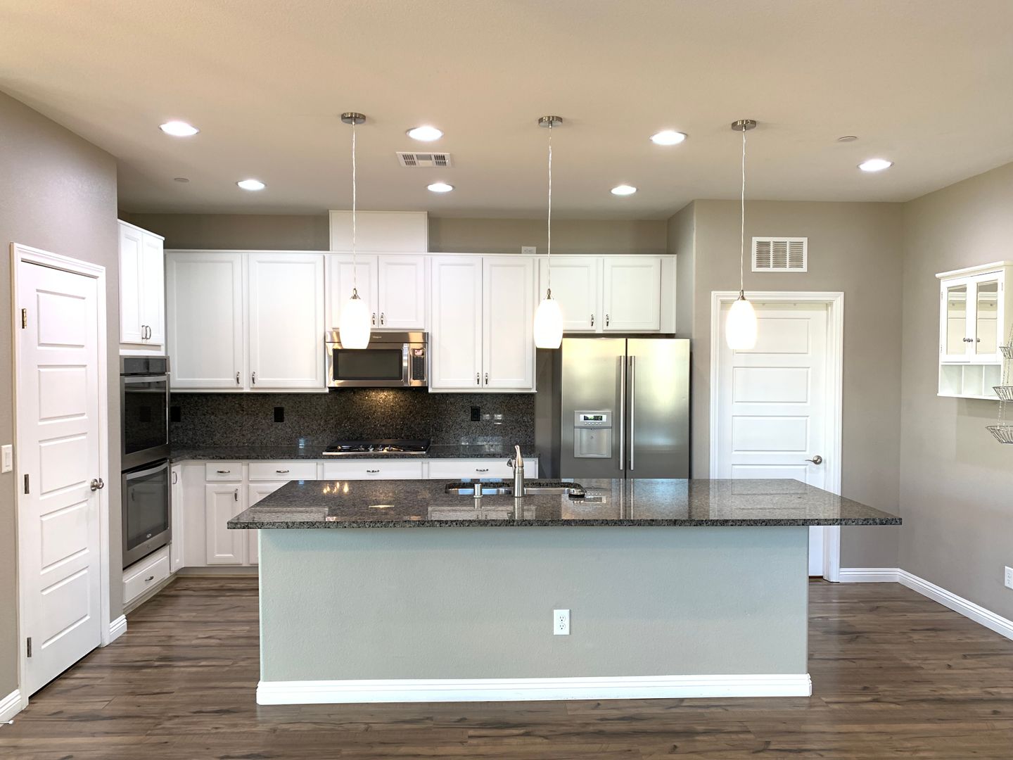 Henderson House: 3144 Biccari Ave