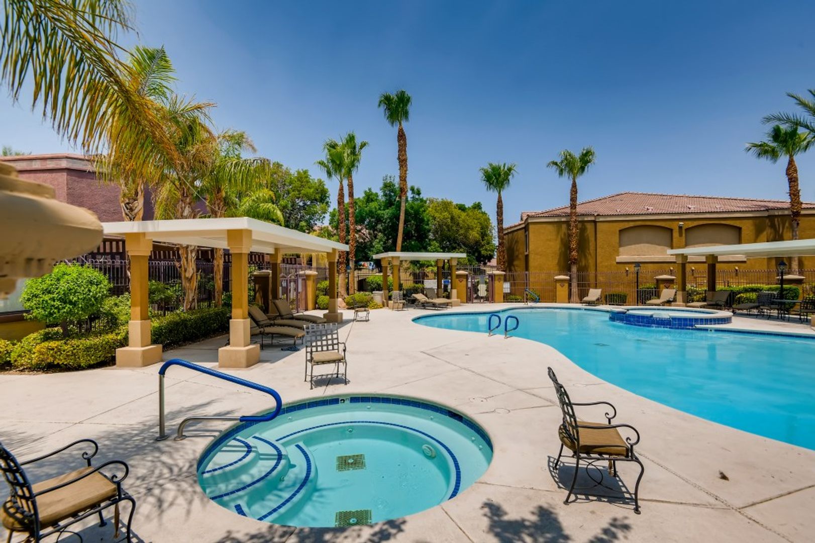 Henderson House: 950 Seven Hills Dr, #215