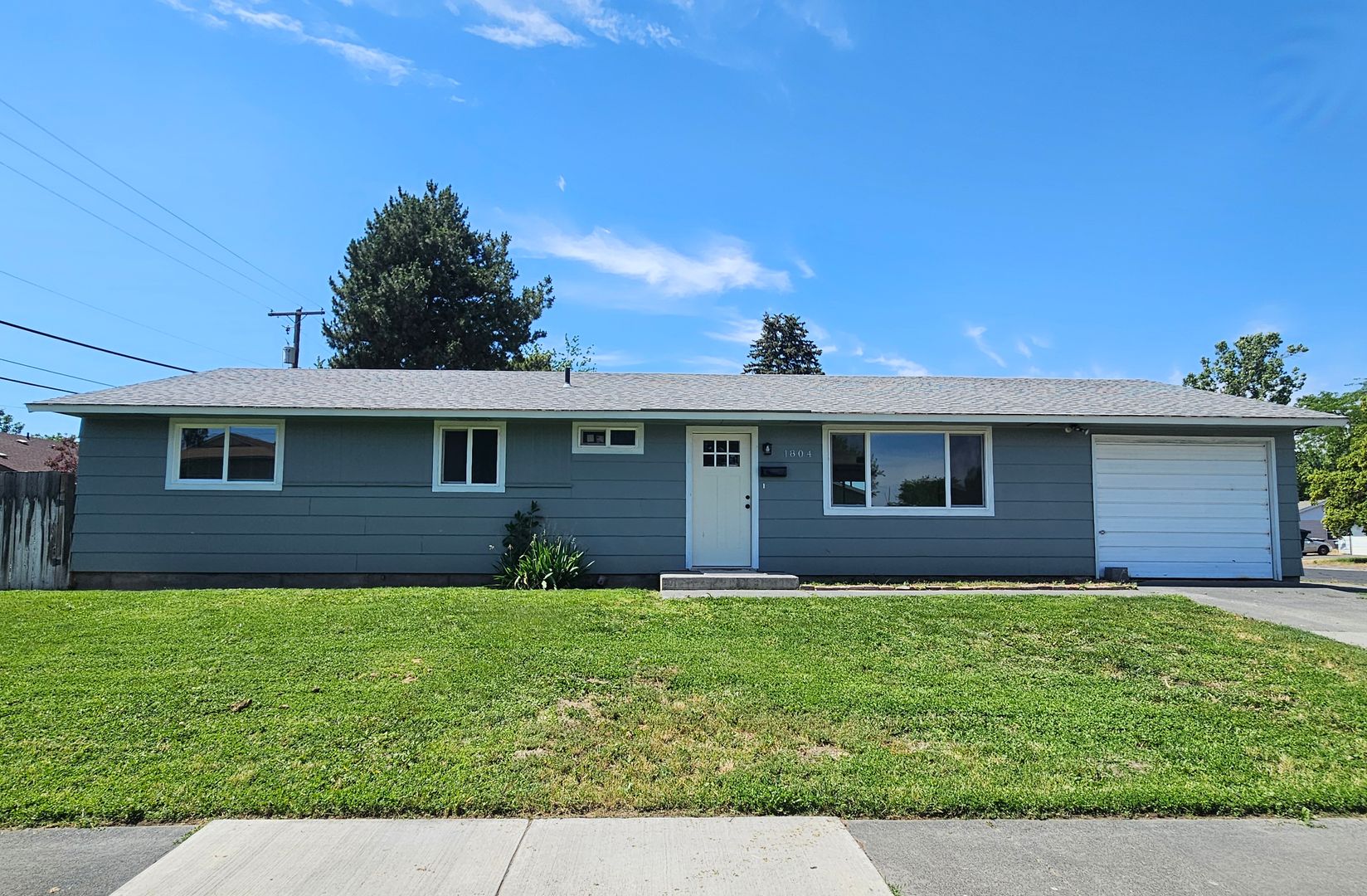 Moses Lake House: 1804 S Turnagin Place