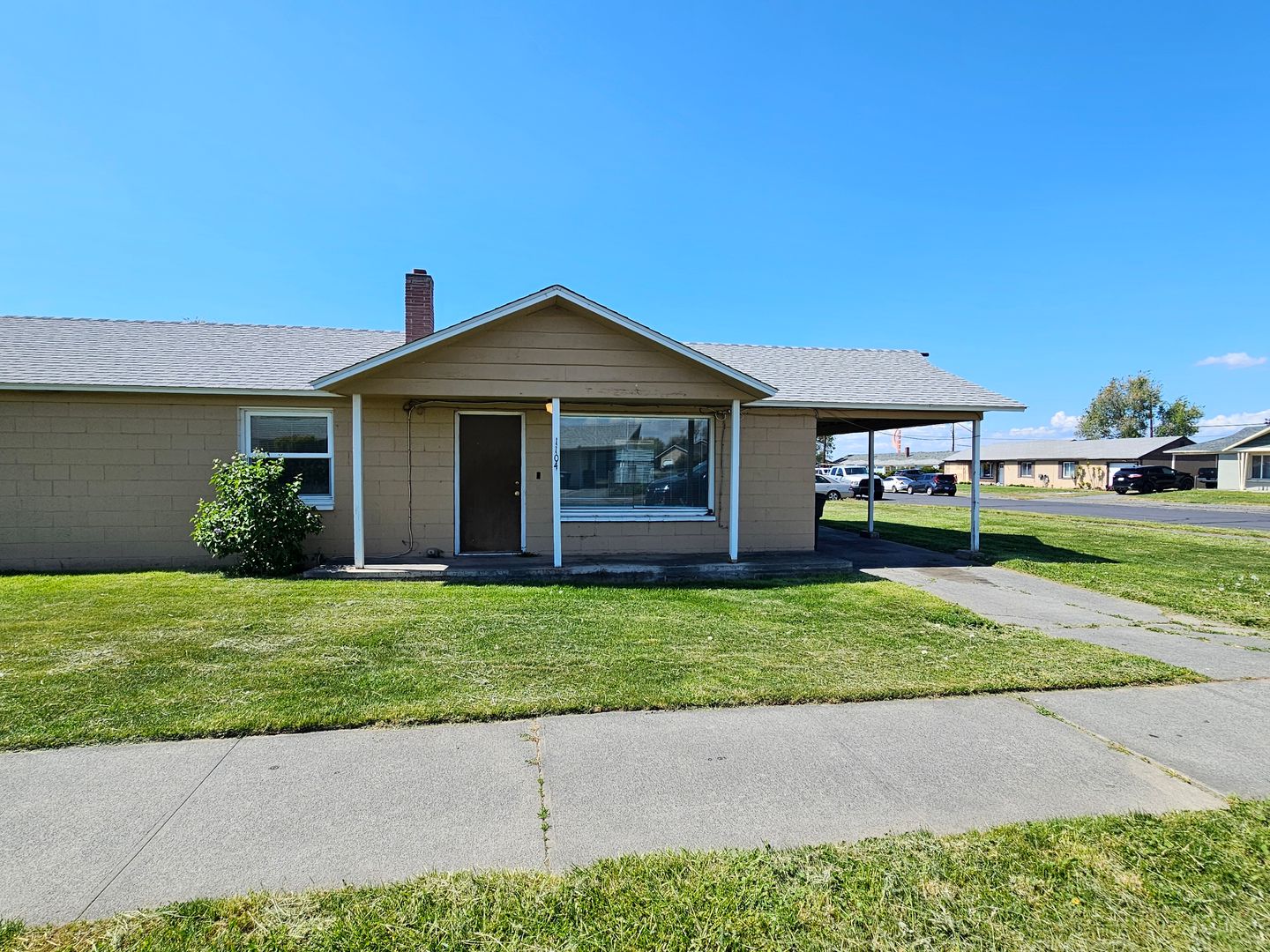 Moses Lake Multiplex: 1104-1106 S Grand Dr
