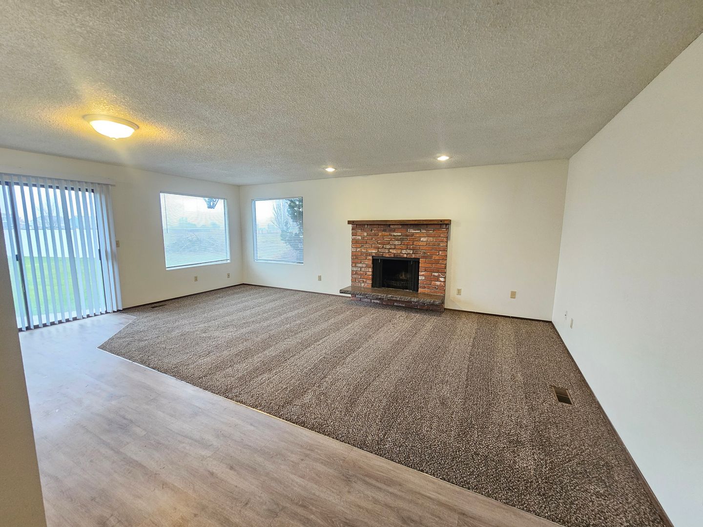 Moses Lake Apartment: 9548 Goodrich Rd SE