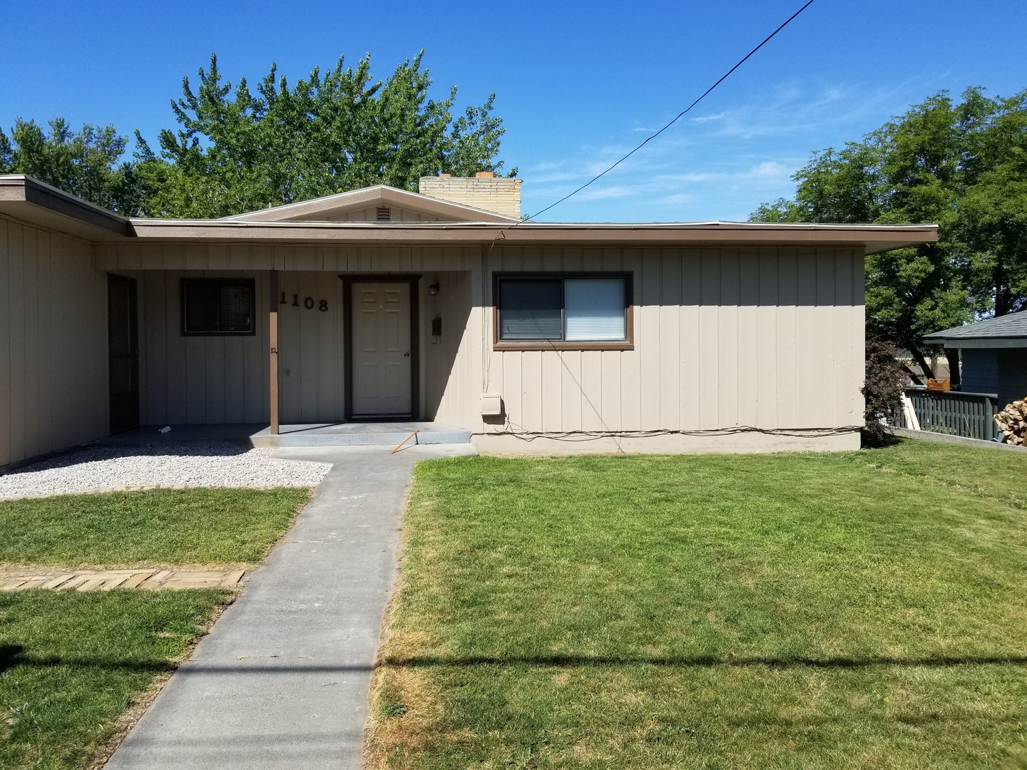Moses Lake House: 1108 S Baker St