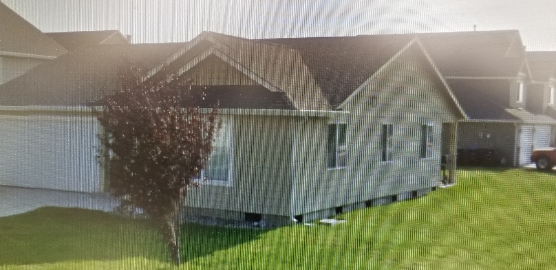 Moses Lake House: 618 S. Harborview