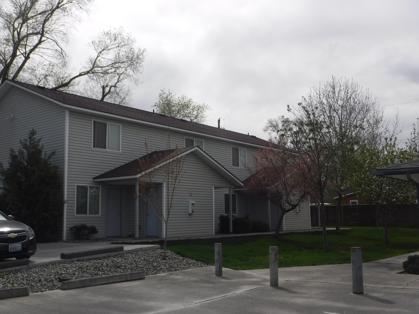 Moses Lake Apartment: 1830 W Crouse St