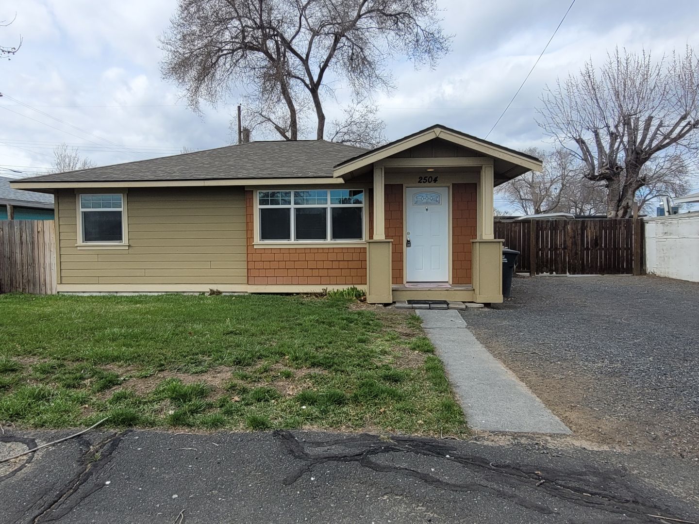 MOSES LAKE House: 2504 W PENINSULA DRIVE