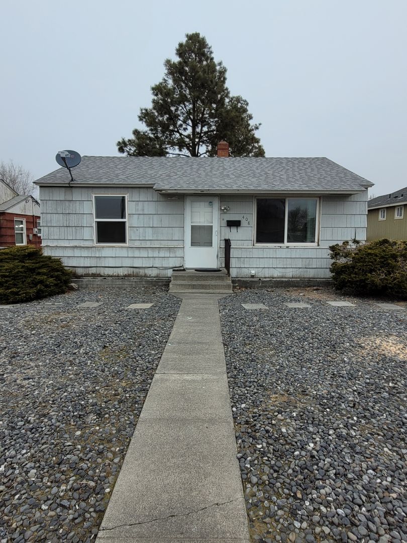 Moses Lake House: 408 Reisner