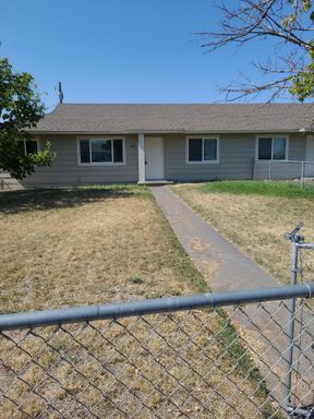 Close to Airport & College – photo 1