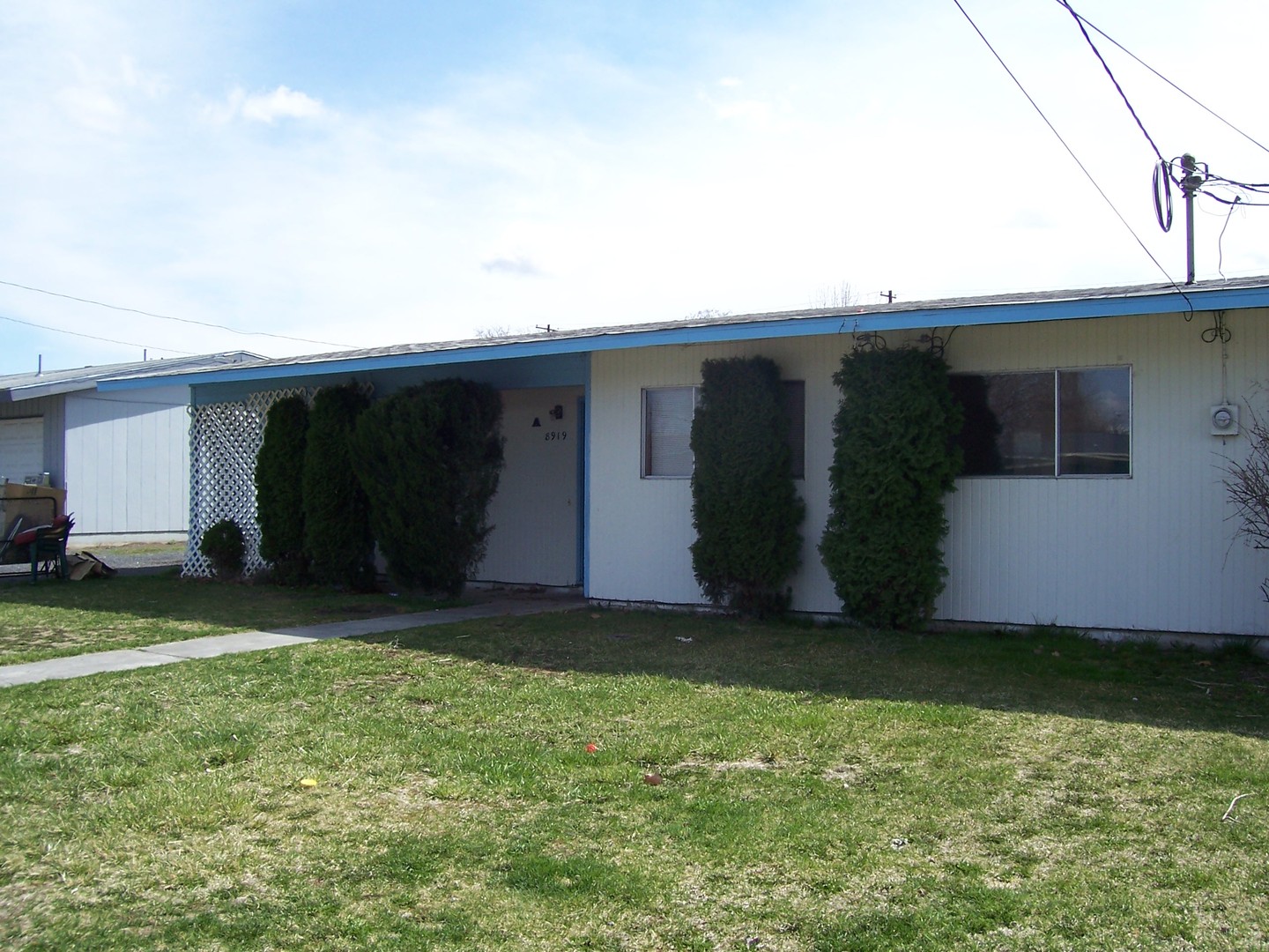 Moses Lake Apartment: 8919 Travis Dr