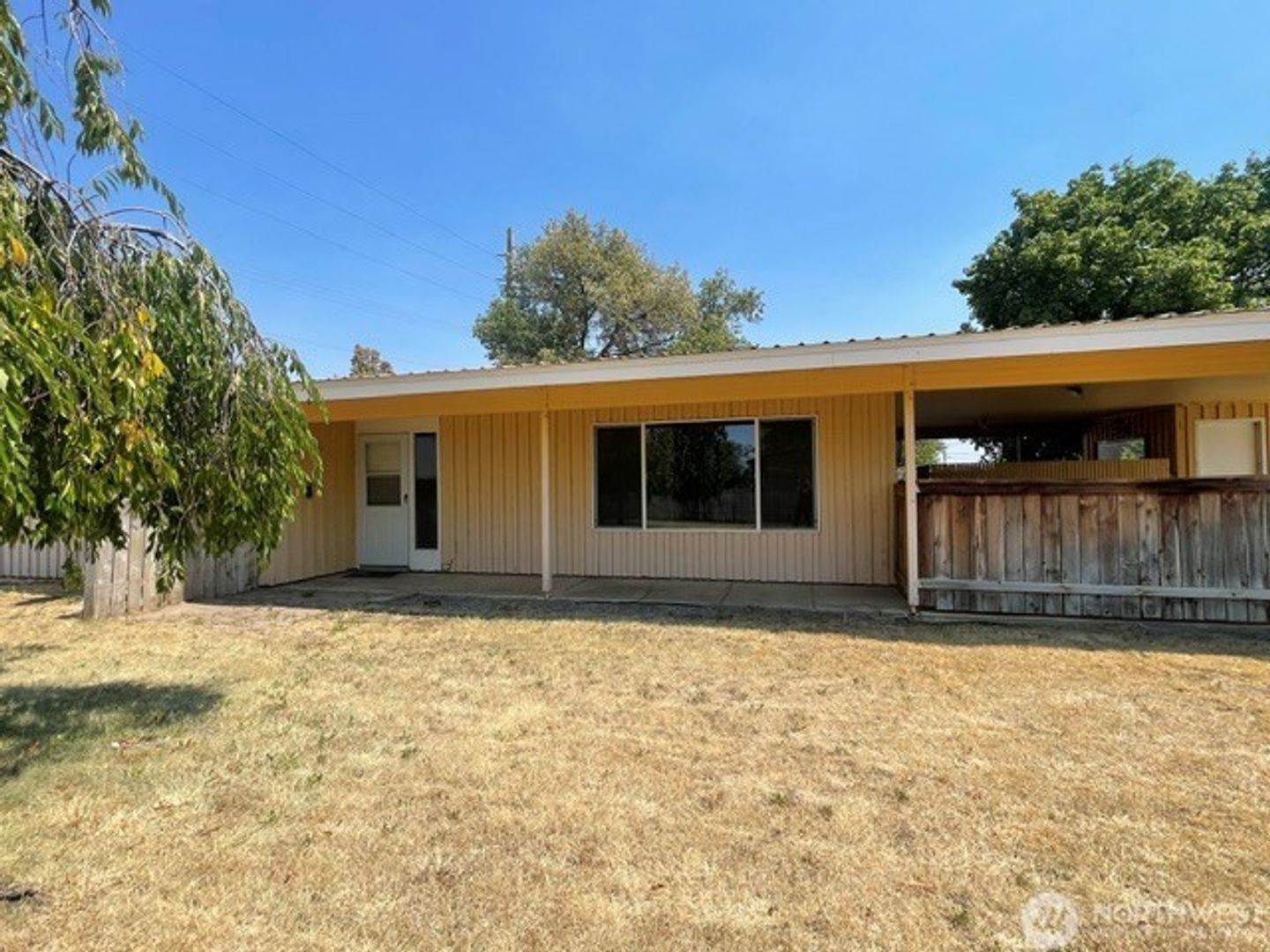 Moses Lake House: 511 Castle Drive