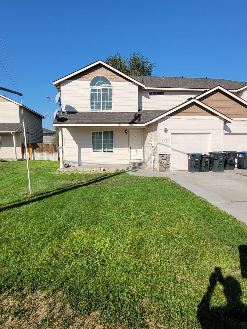 MOSES LAKE Apartment: 420 LAGUNA DRIVE