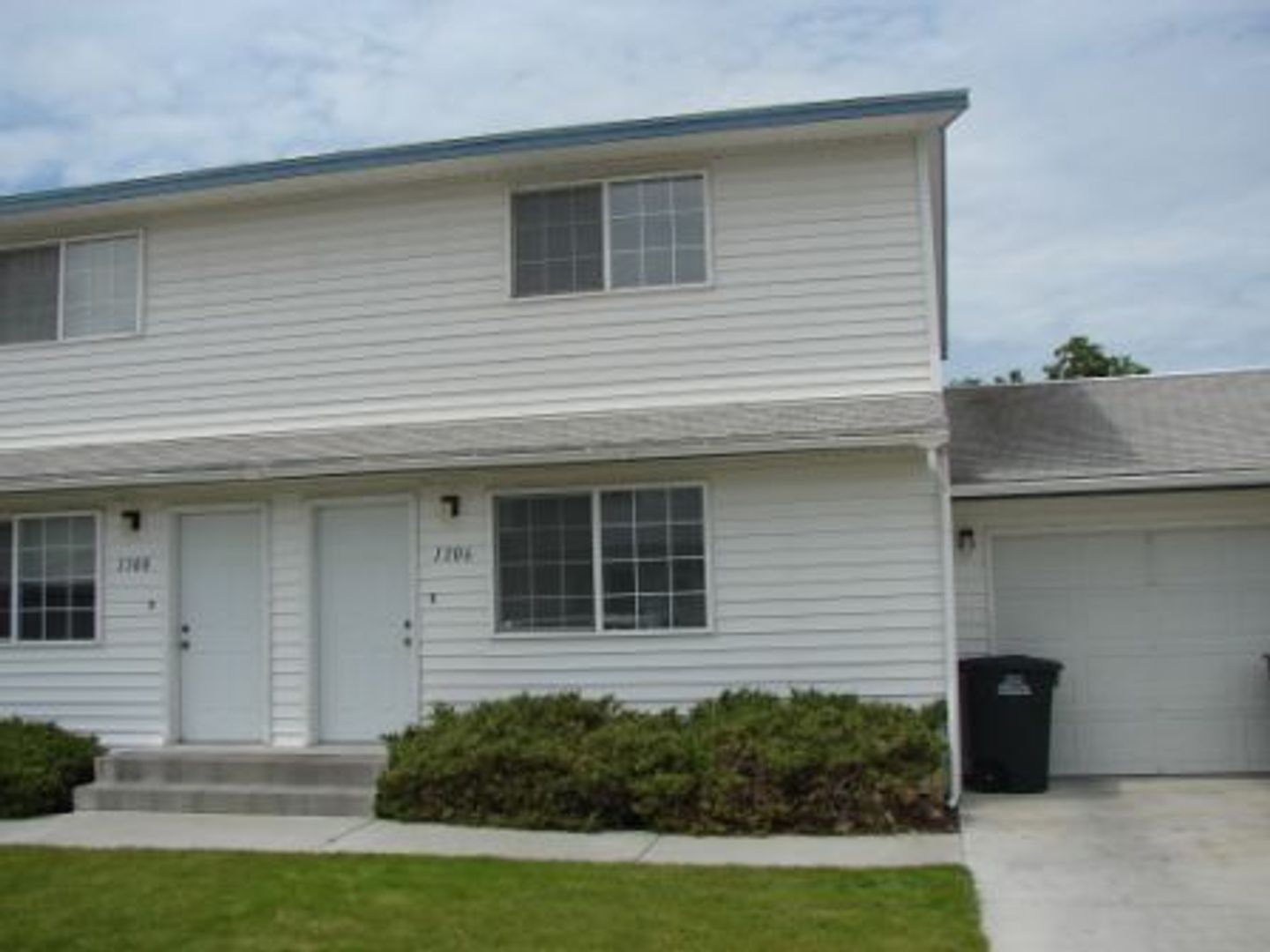 Moses Lake Apartment: 1306-1308 Shaker Pl