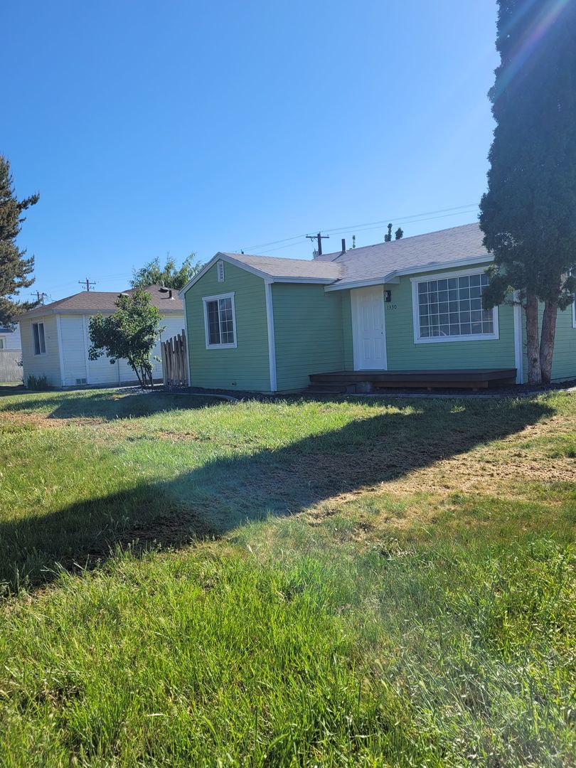 Ephrata House: 1330 C St SW