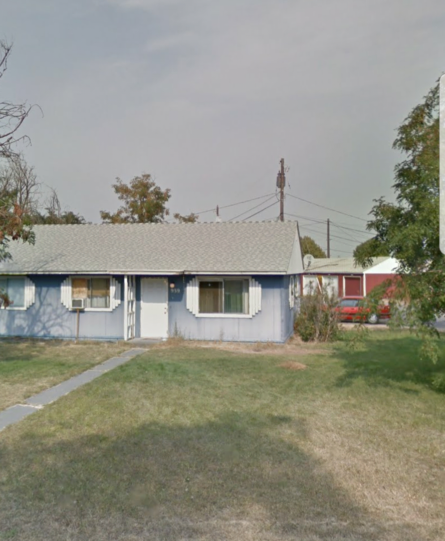 Moses Lake Apartment: 937-939 Lowry St