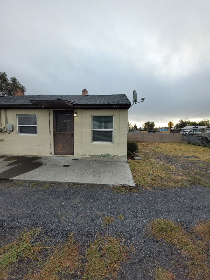 Soap Lake Apartment: 326 3rd Ave SE