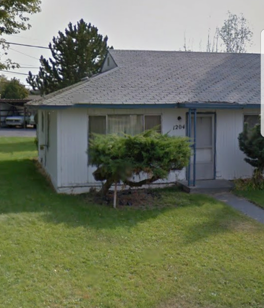 Moses Lake Apartment: 1204-1206 Vandenberg Ave