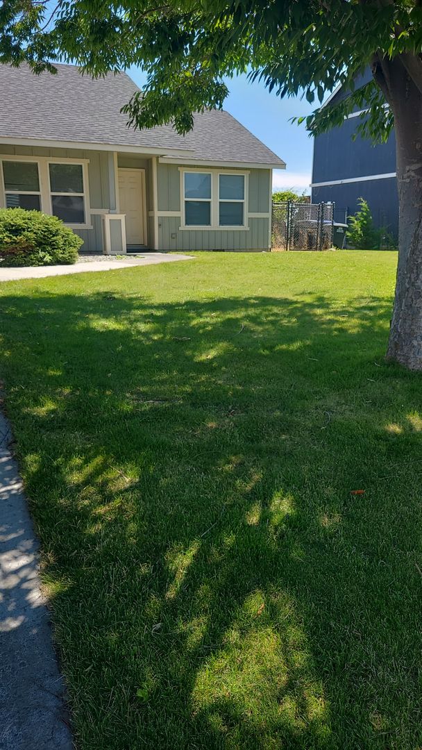 Moses Lake House: 601 N Mississippi Dr
