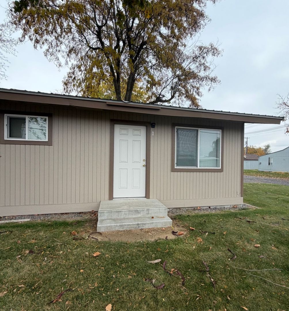 Moses Lake Apartment: 4033 Ottmar Rd NE