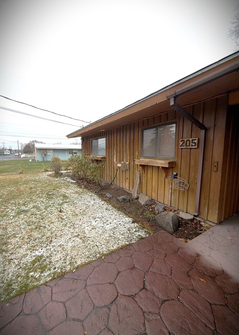 MOSES LAKE Multiplex: 205 DALEY