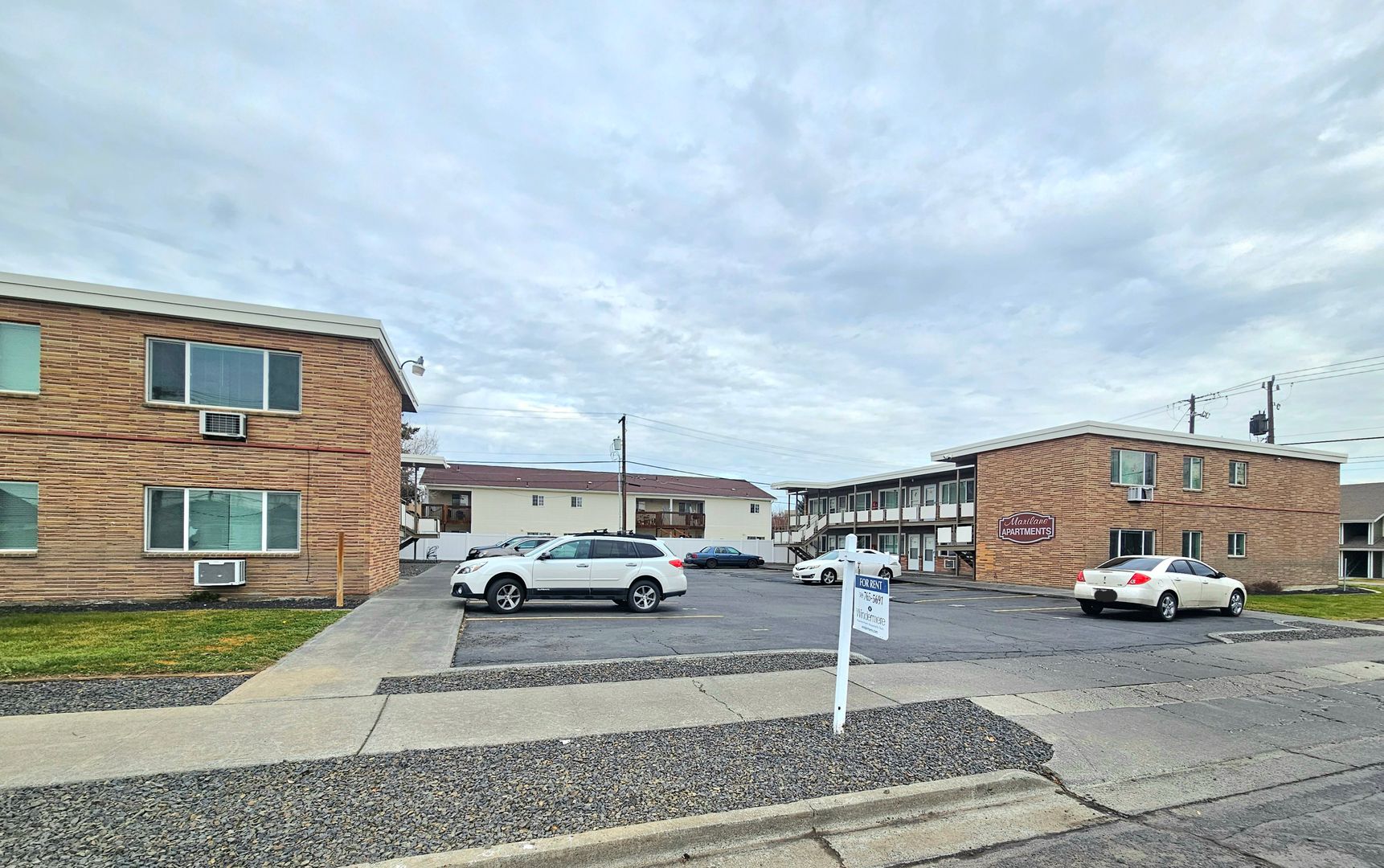 Moses Lake Apartment: 615 S. Alder St.