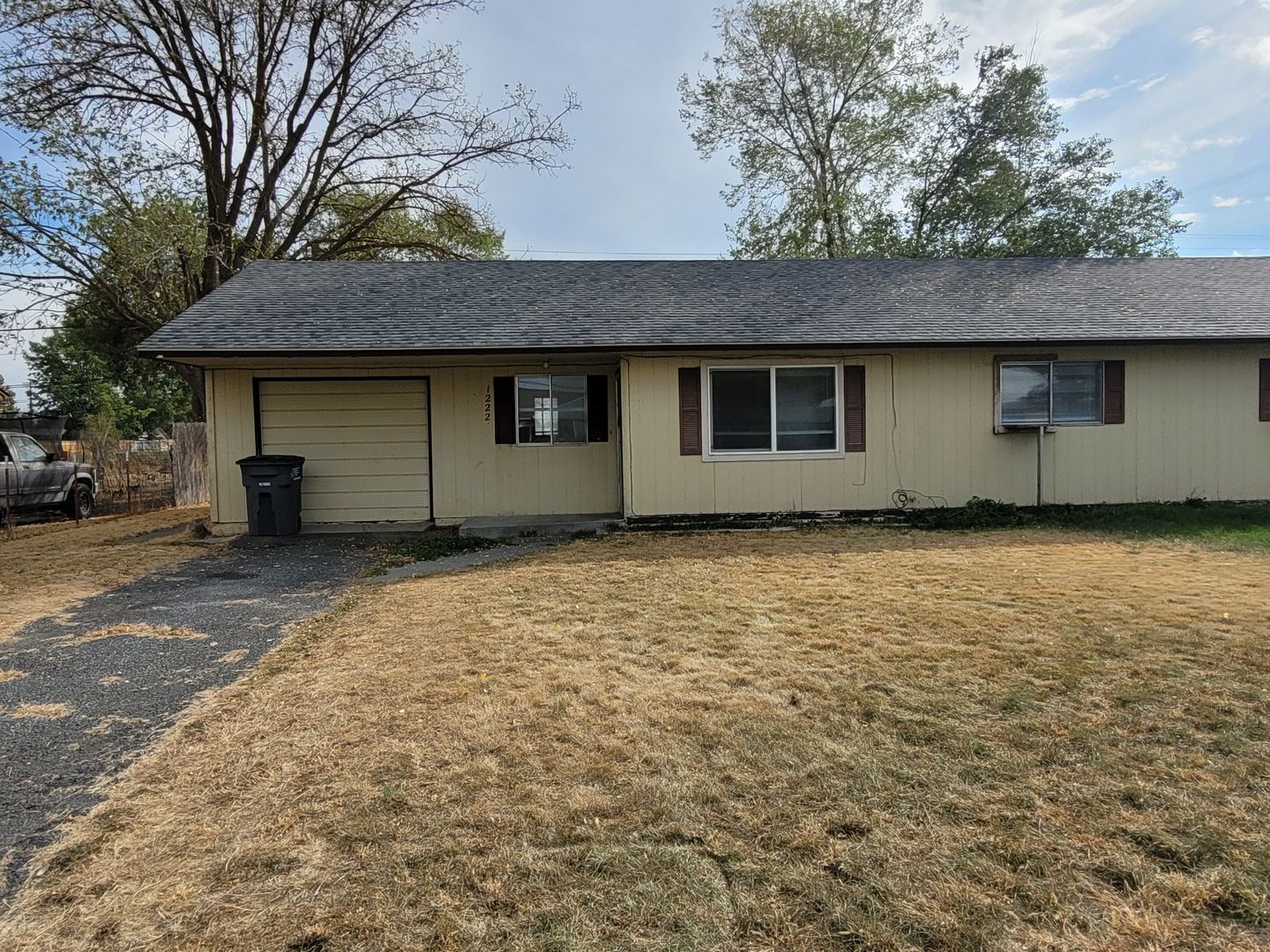 Moses Lake Apartment: 1222/1224 Vandenberg