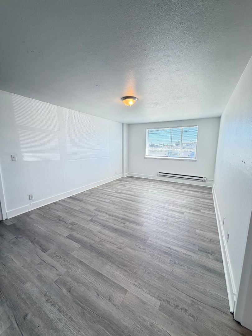 Moses Lake Apartment: 6379 Arnold Drive NE