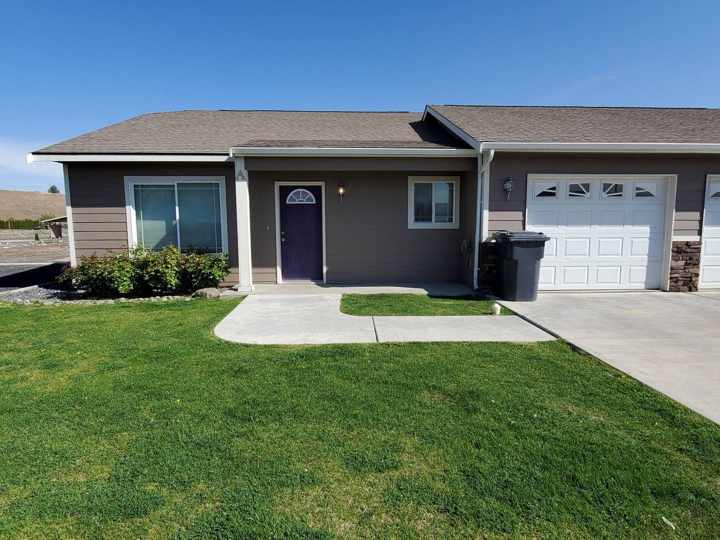 Moses Lake Apartment: 7579 NE Cox Street