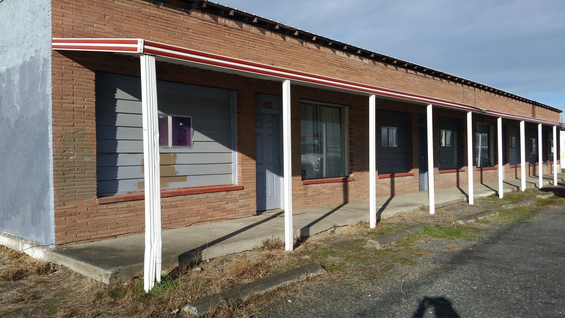 Warden House: 421 S County Road