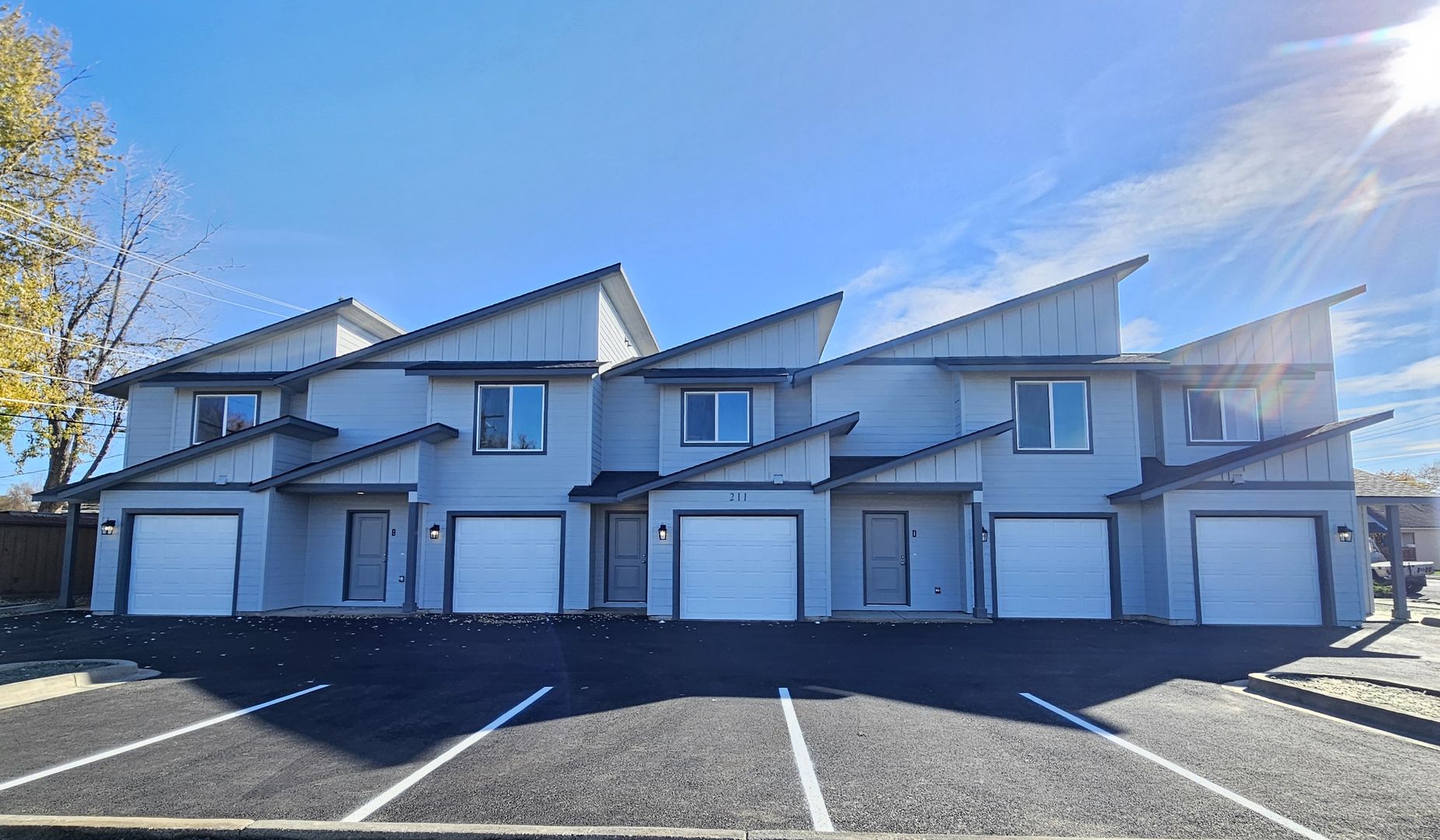 Moses Lake Apartment: 211 E 6th Ave