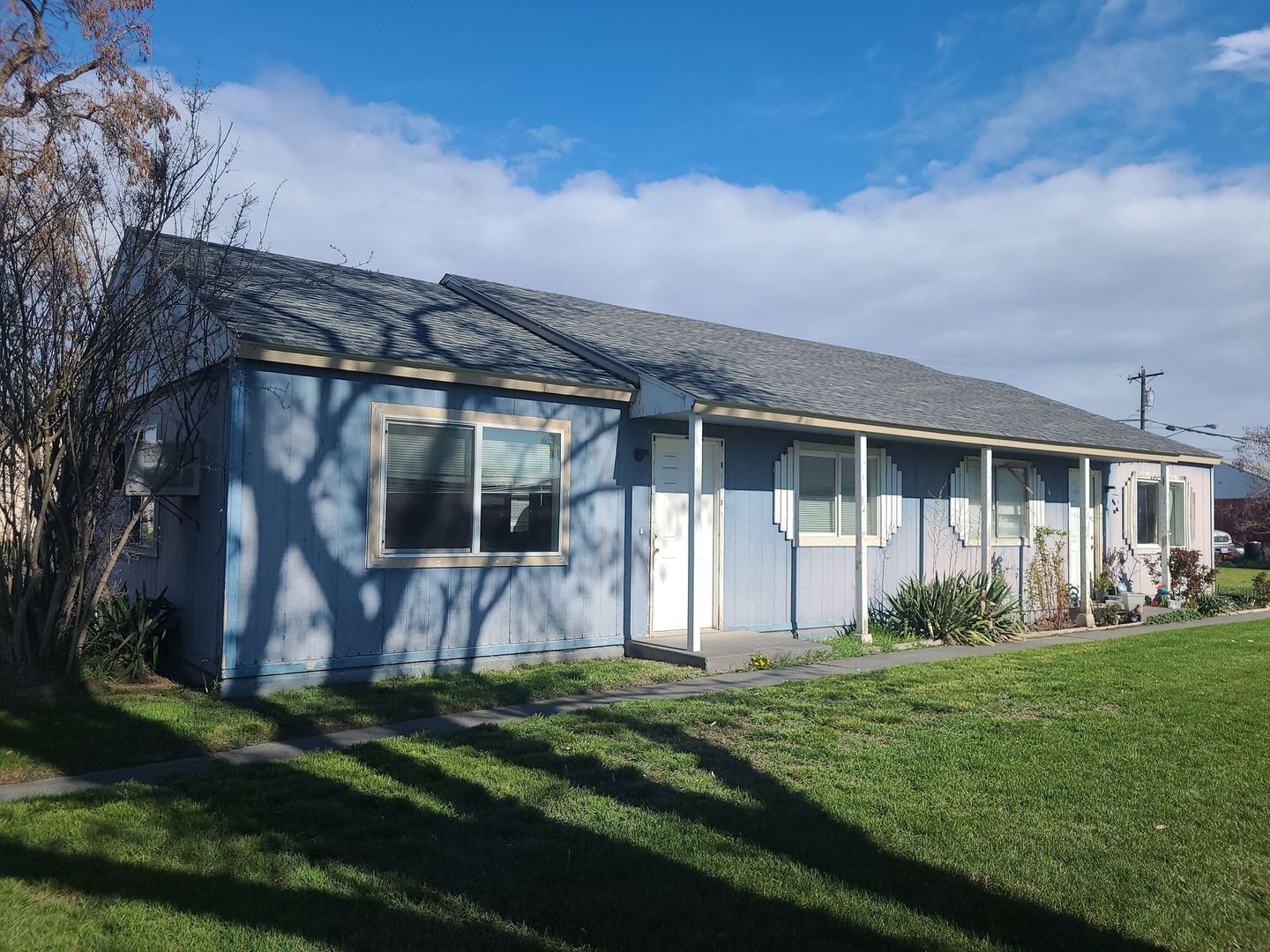 Moses Lake Apartment: 917-919 Lowry St