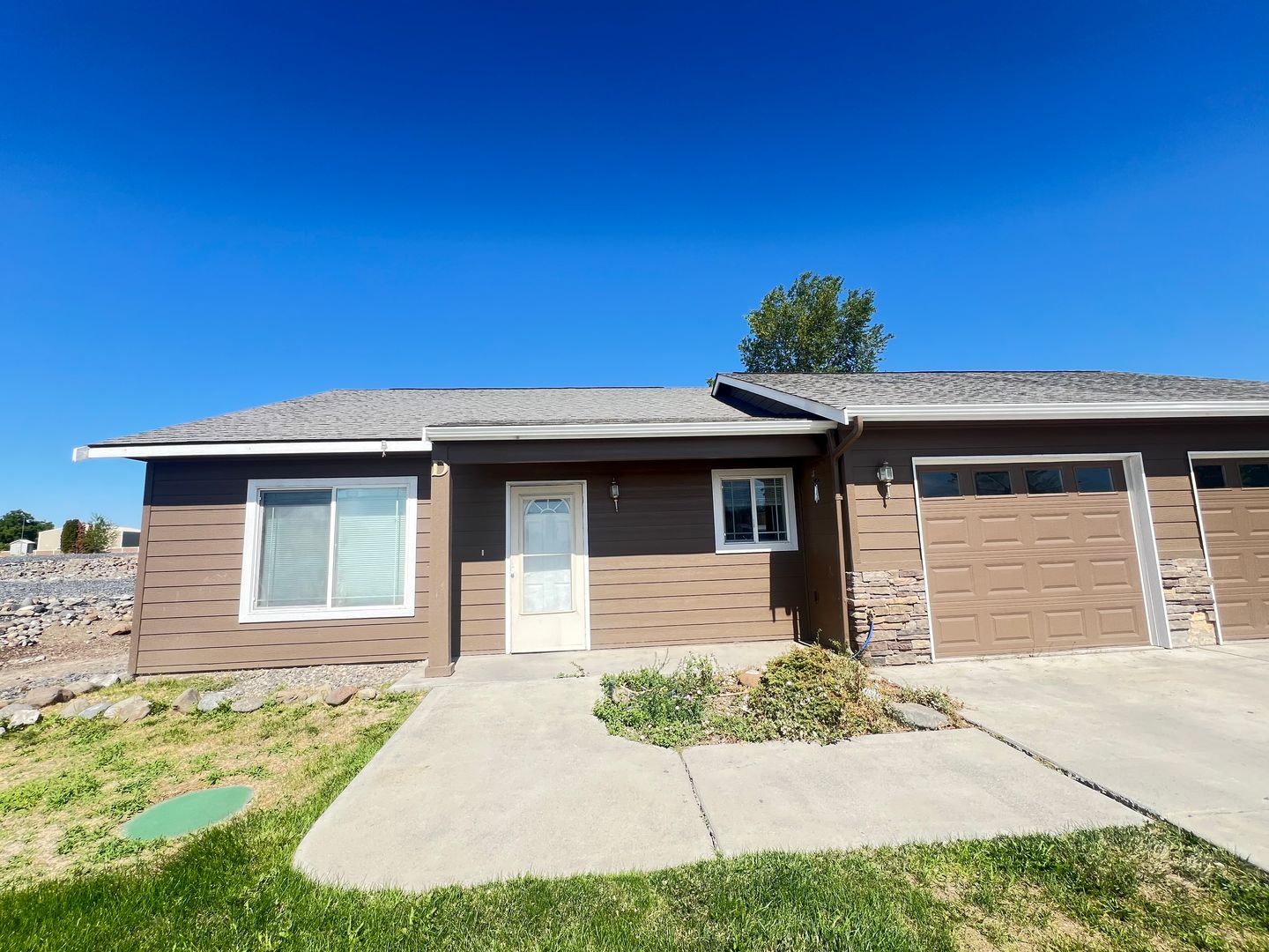 Moses Lake Apartment: 7593 NE Cox Street