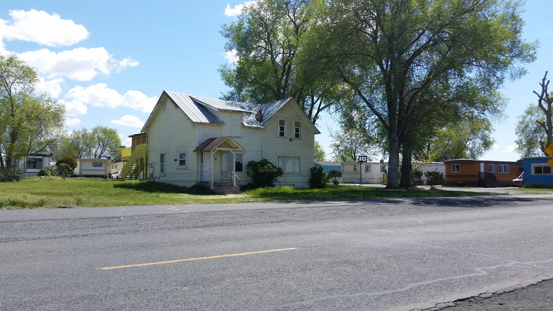 Moses Lake Apartment: 1123 Marina Drive