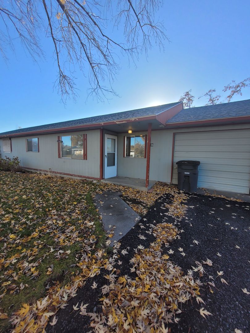 Moses Lake Apartment: 1234/1236 Mitchell