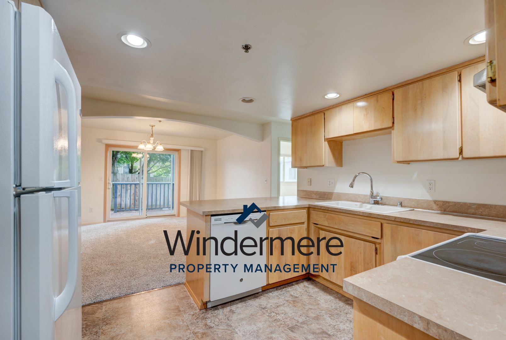 Oak Harbor Condo: 300 N Oak Harbor St #B102