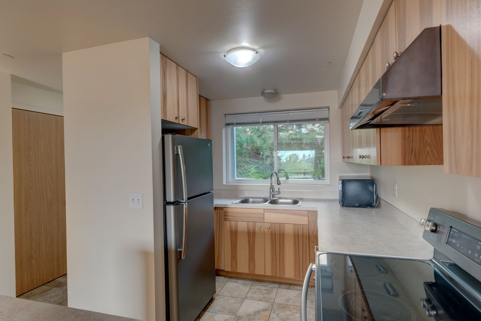 Oak Harbor House: 485 SW Bayshore Dr #D102