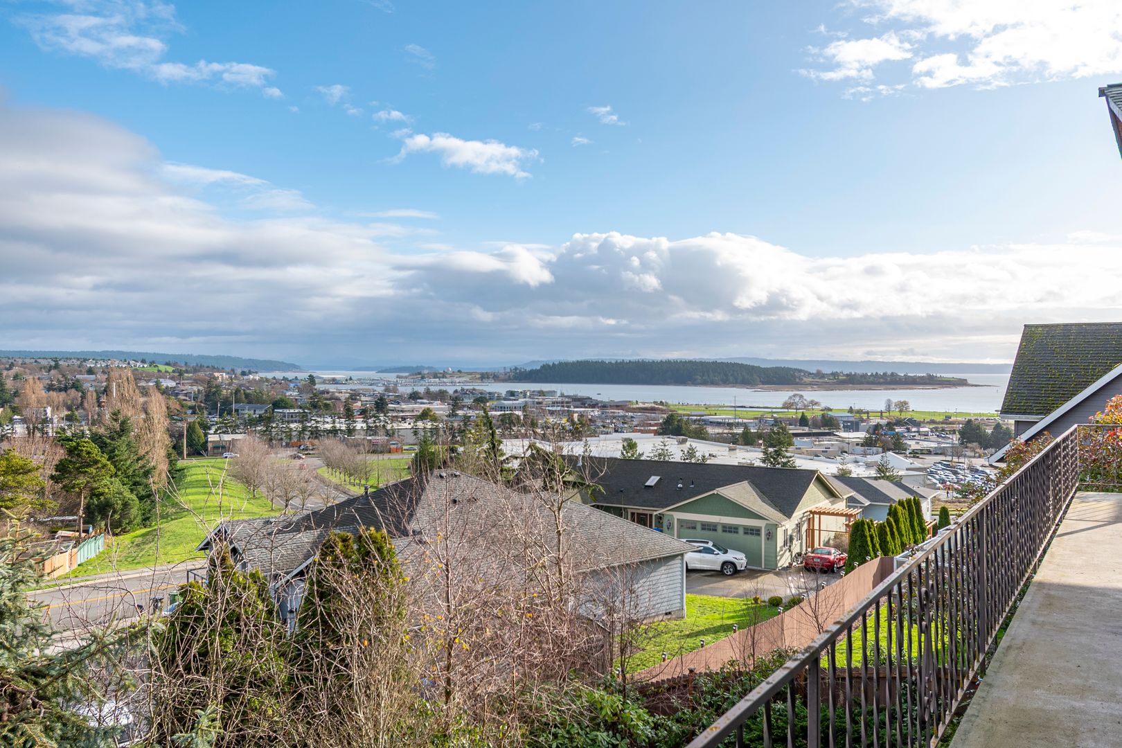 Oak Harbor House: 1090 SW Fleet St