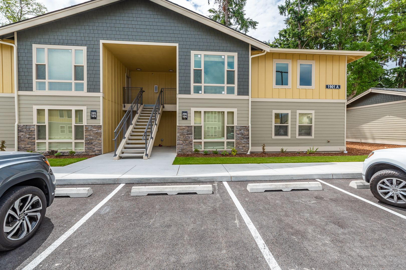 Oak Harbor Apartment: 1901 SW Mina Pl