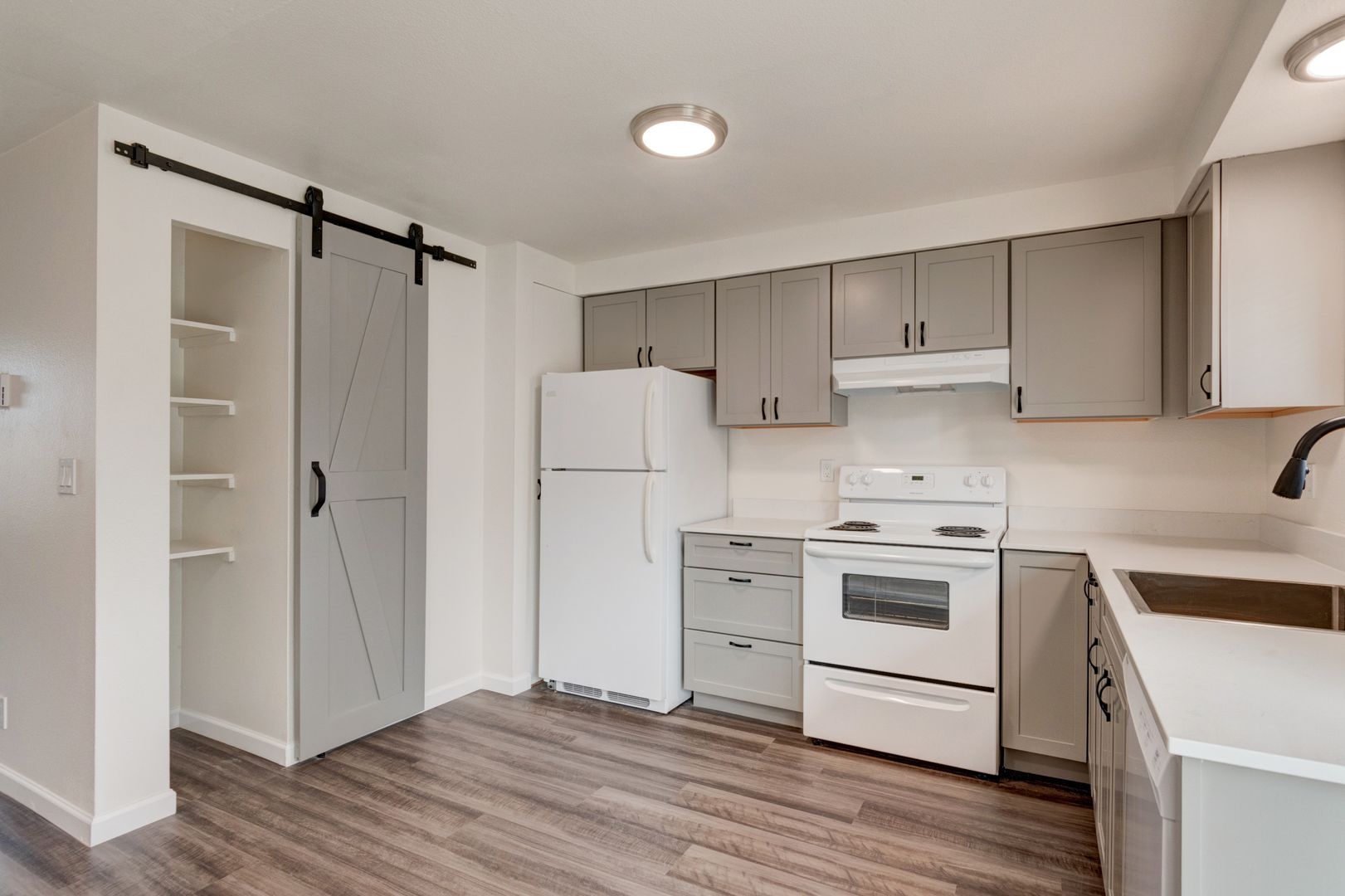 Oak Harbor Apartment: 390 NE Izett St