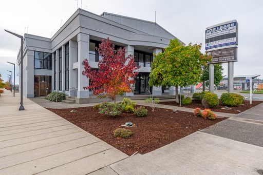 In the Heart of Downtown – photo 1