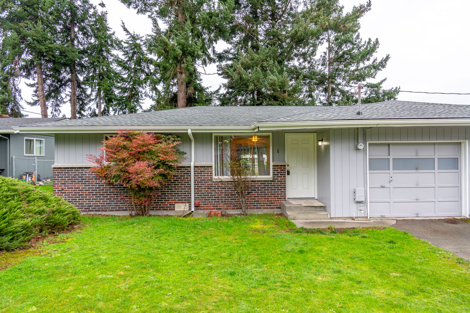 Oak Harbor Apartment: 830 SW 6th Ave