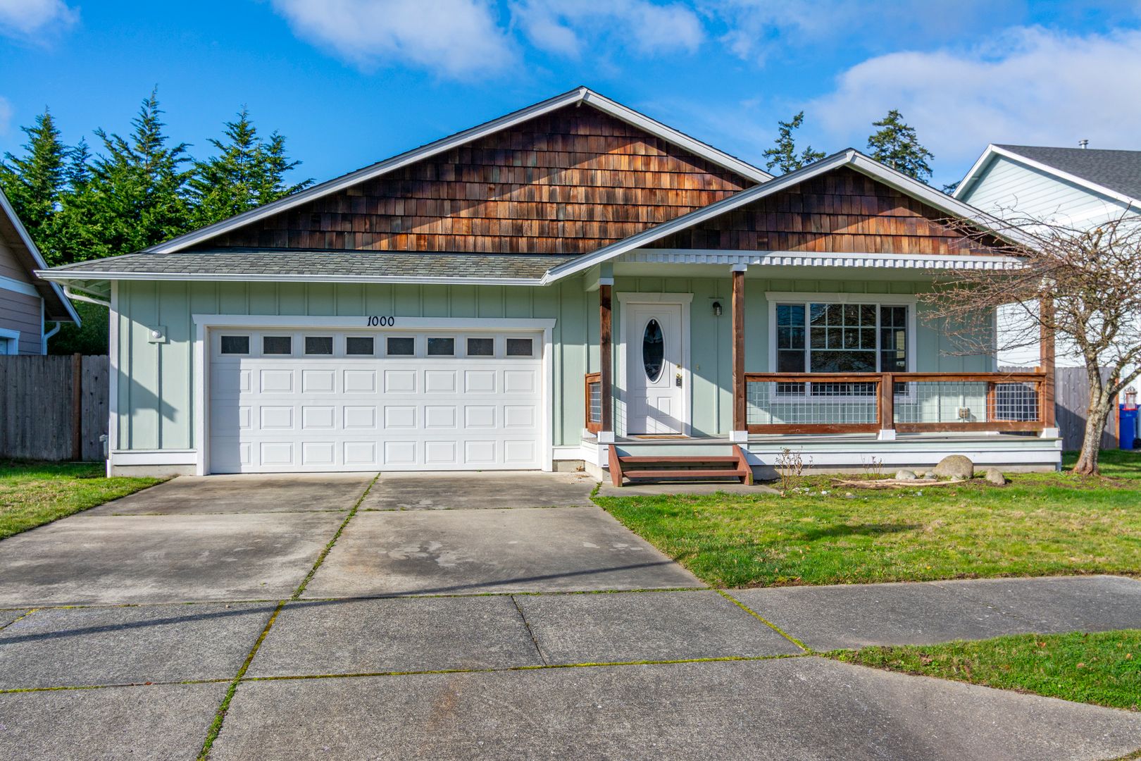 Oak Harbor House: 1000 NW Longview Dr