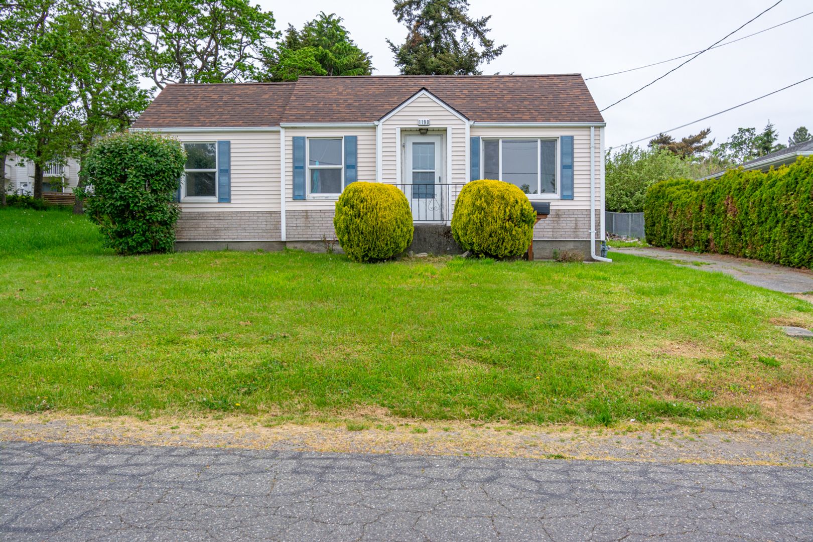 Oak Harbor House: 1190 SE 9th Ave
