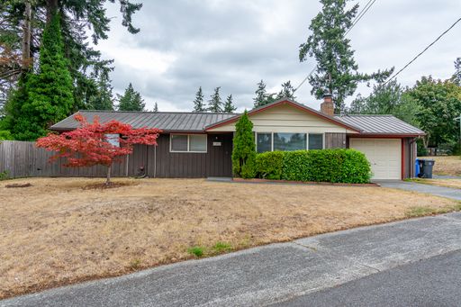 Charming Single-Level 3 Bed 2 Bath Oak Harbor Home with Fenced Backyard – photo 1