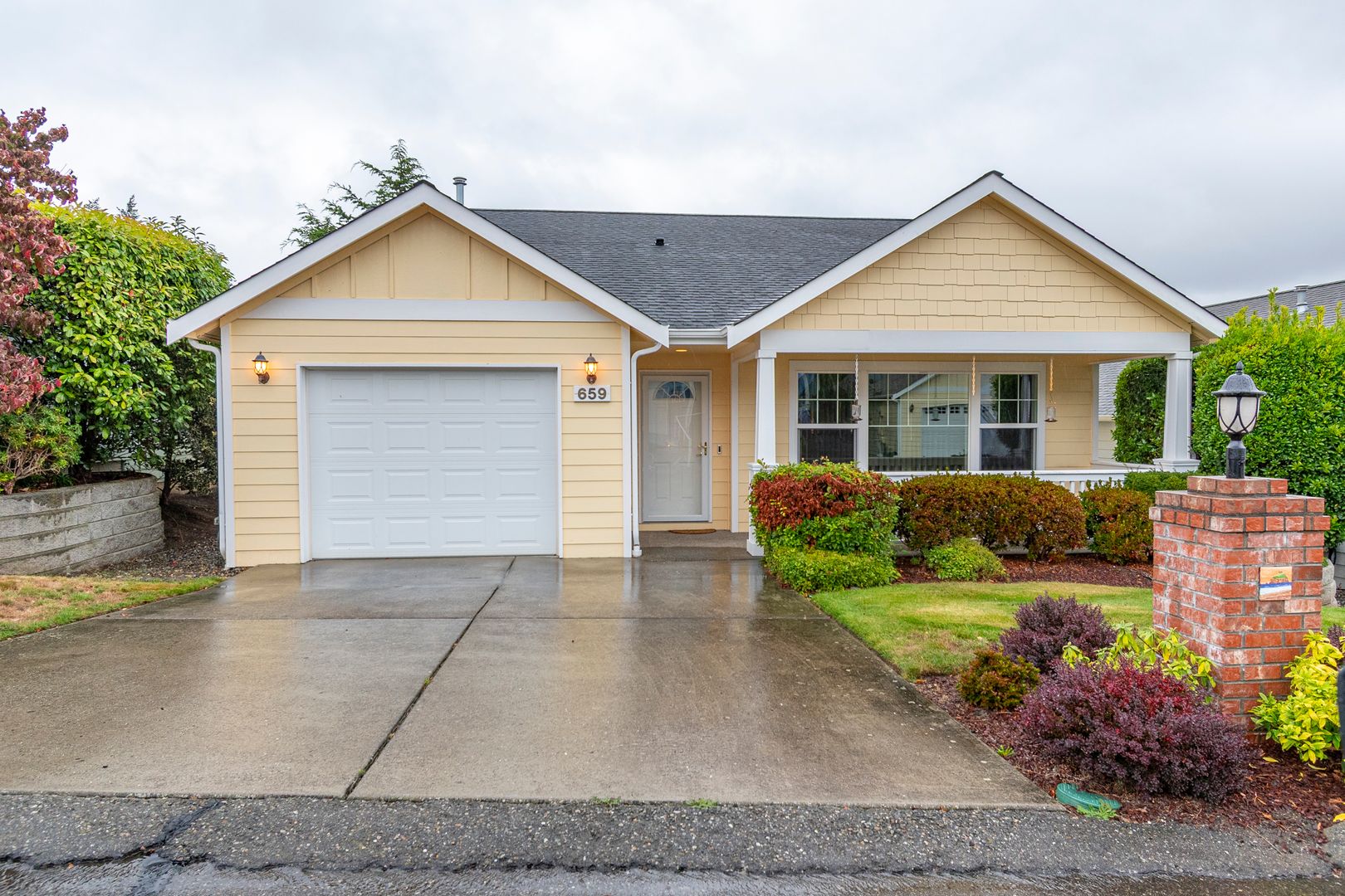 Oak Harbor House: 659 NW 12th Loop